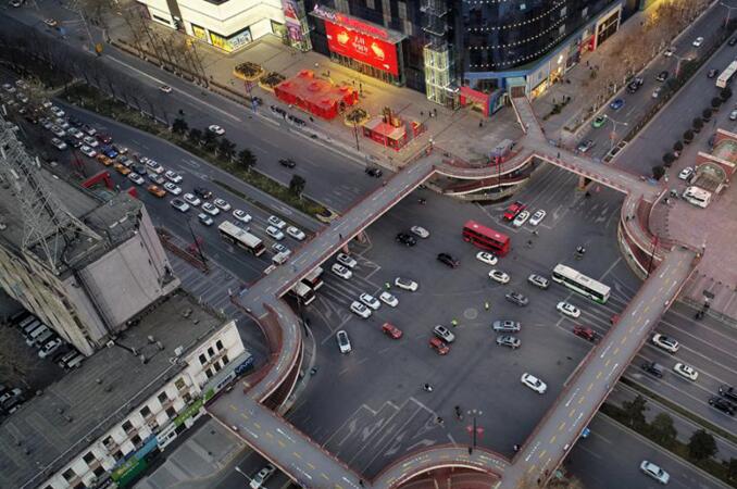 返程復(fù)工人員增多 西安城區(qū)道路車輛明顯增加